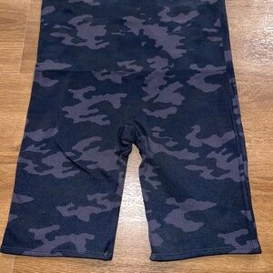 SPANX Women's size medium Black Camouflage Bike Shorts